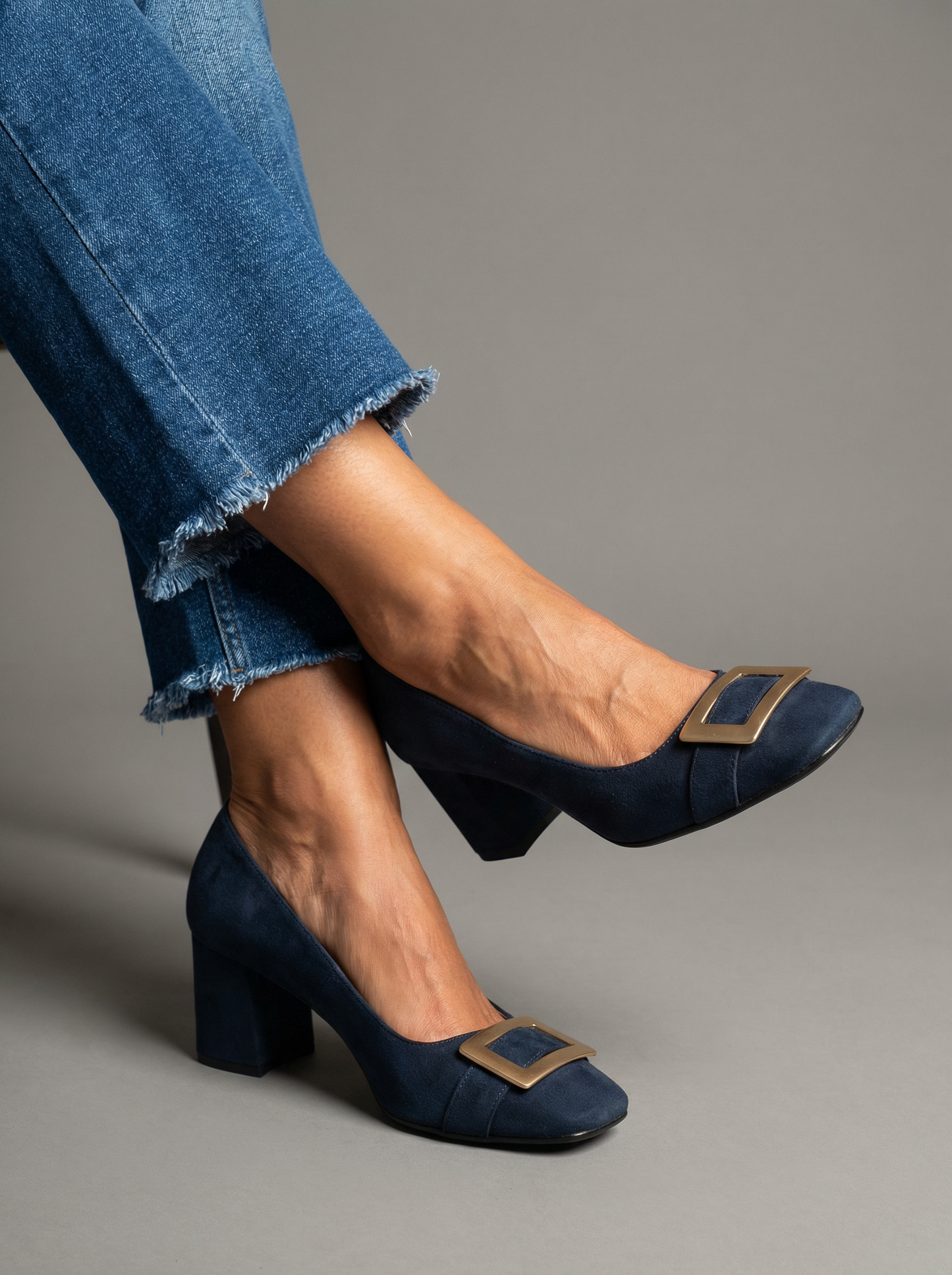 Capri Blu – Wide, stable heel with a buckle