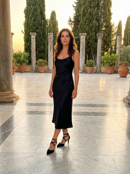 Donna Classica – Classic court shoe with an adjustable strap